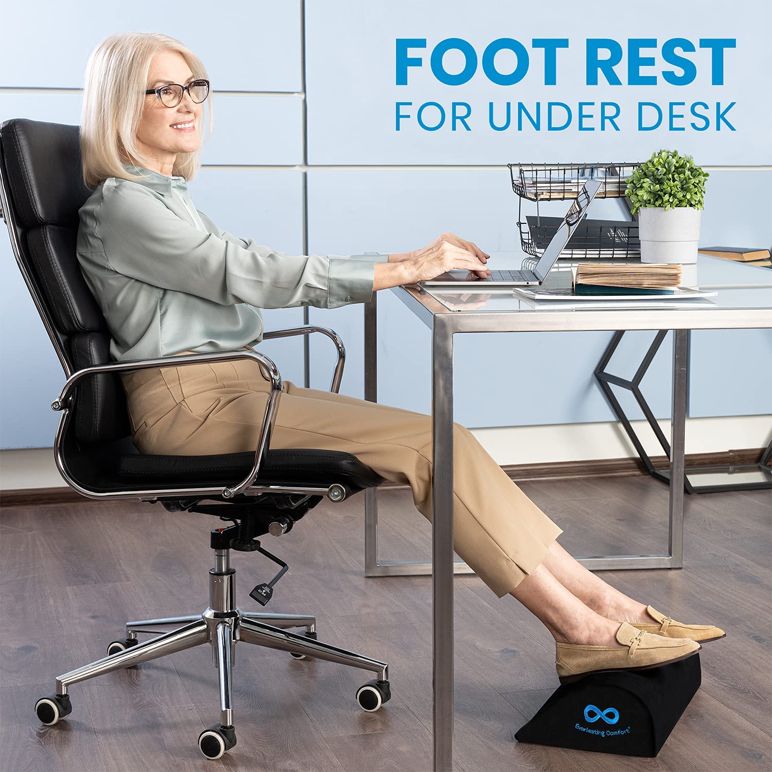 Everlasting Comfort Office Foot Rest for Under Desk - Ergonomic Cooling Gel Memory Foam Foot Stool Pillow for Work, Gaming, Computer, Office Cubicle and Home - Footrest Leg Cushion Accessories (Black)